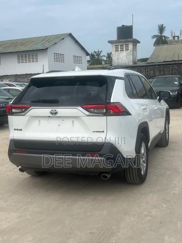 Toyota RAV4 Hybrid 2019 White