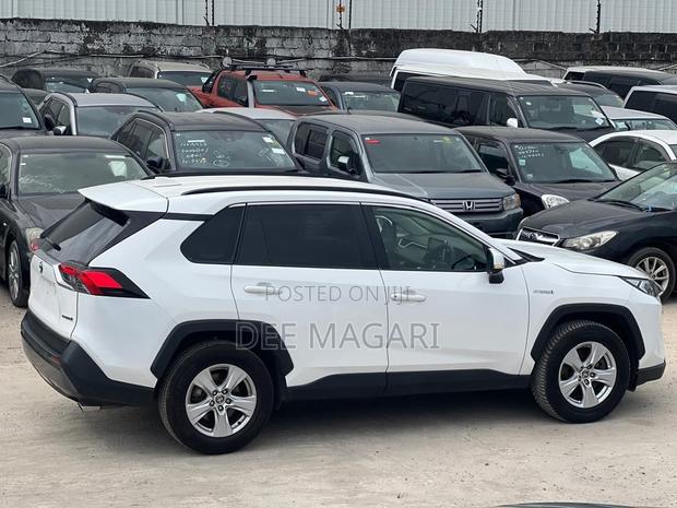 Toyota RAV4 Hybrid 2019 White