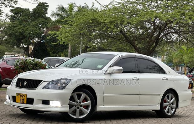 Toyota Crown 2005 White