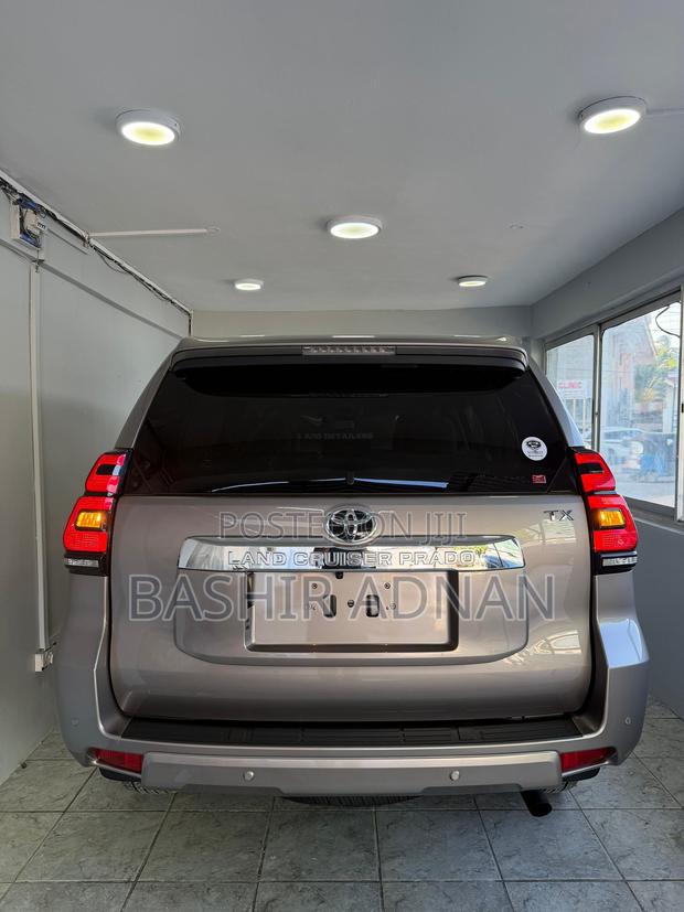 Toyota Land Cruiser Prado 2.7 2022 Gray
