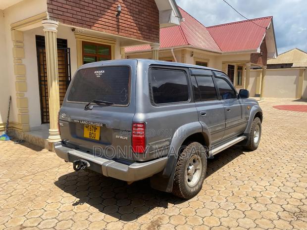 Toyota Land Cruiser 1996 Gray