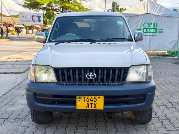 Toyota Land Cruiser Prado 2003 White