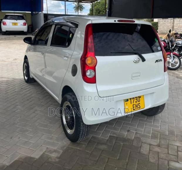 Daihatsu Mira 2005 White