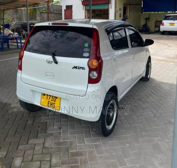 Daihatsu Mira 2005 White