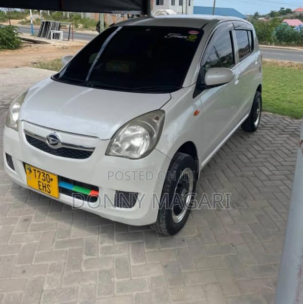 Daihatsu Mira 2005 White