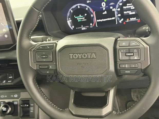 New Toyota Hilux 2025 Black