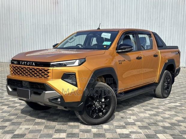 New Toyota Hilux 2025 Orange
