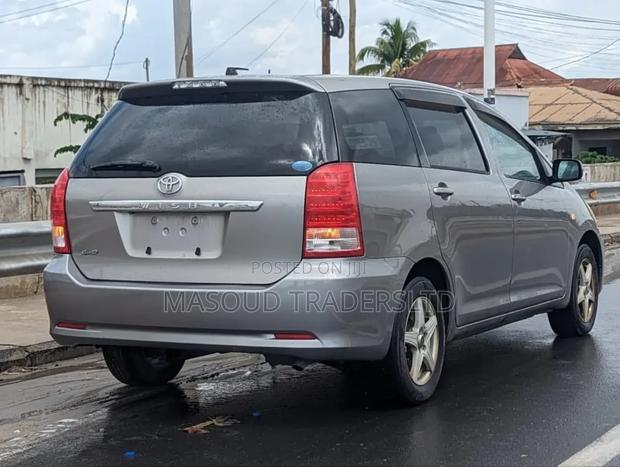 Toyota Wish 2011 Gray
