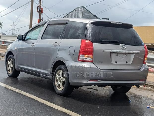 Toyota Wish 2011 Gray