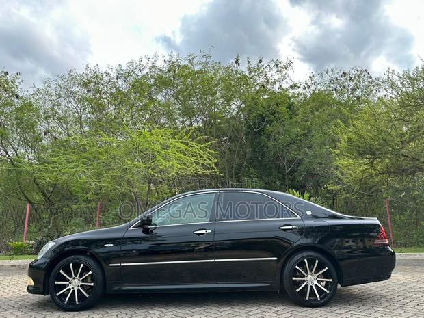 Toyota Crown Royale 2005 Black