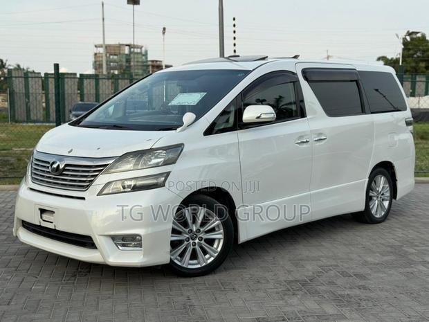 Toyota Vellfire 2009 White
