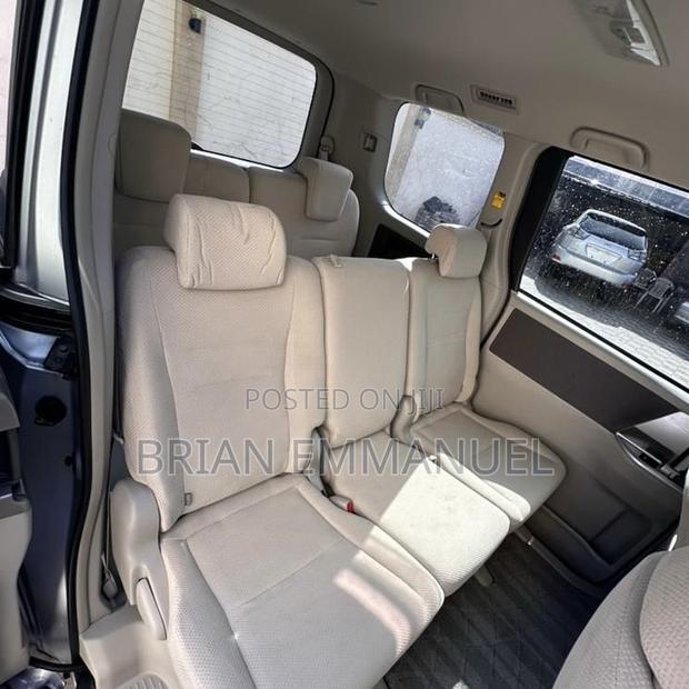 Toyota Noah 2009 Silver