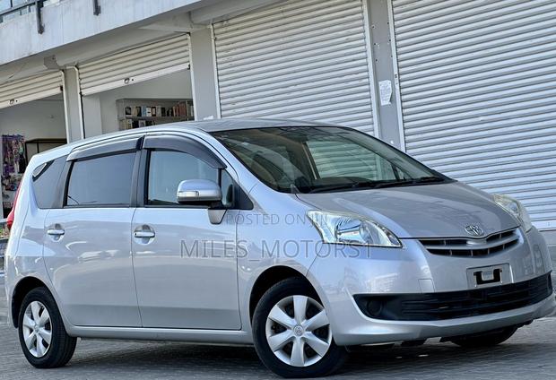 Toyota Passo Sette 2009 Silver