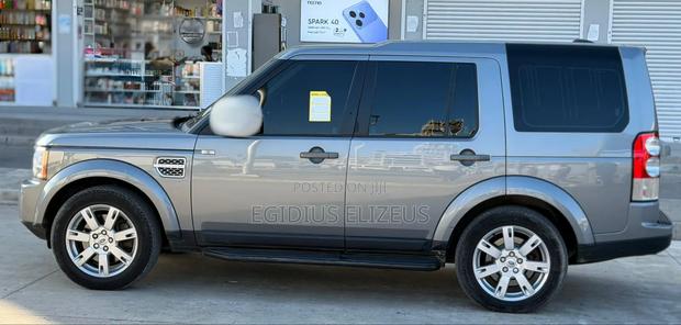 Land Rover Discovery 2012 Gray