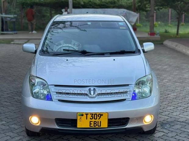 Toyota IST 2005 Silver
