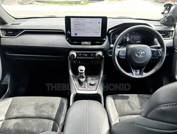 New Toyota RAV4 Hybrid 2025 Gray