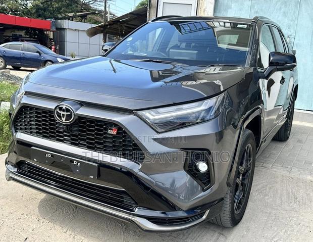 New Toyota RAV4 Hybrid 2025 Gray