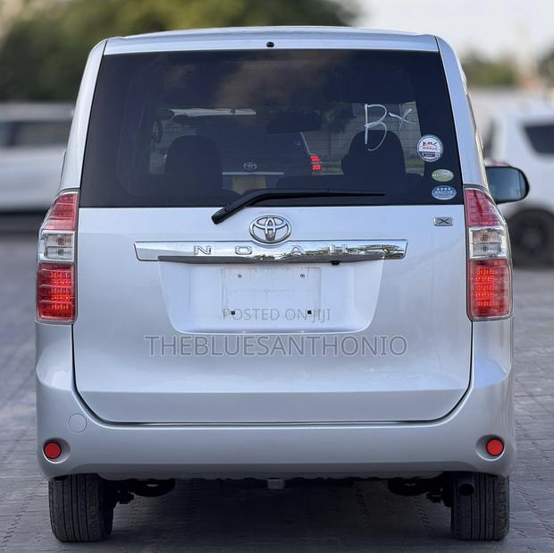 Toyota Noah 2008 Silver
