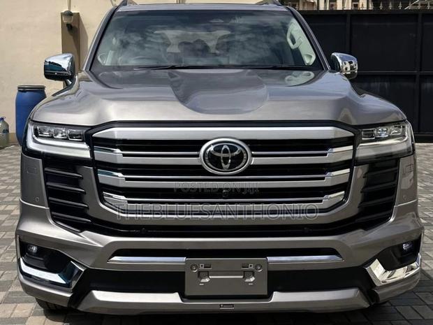 New Toyota Land Cruiser 2025 Gray