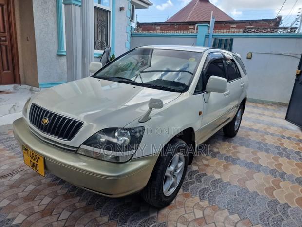 Toyota Harrier 2000 White