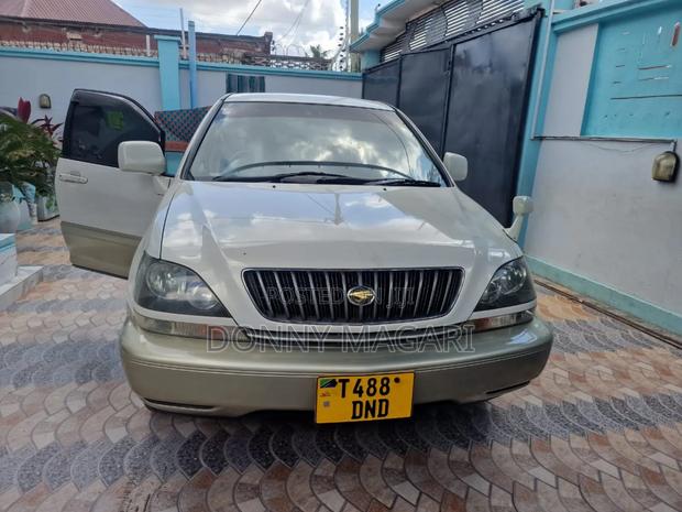 Toyota Harrier 2000 White