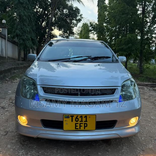 Toyota IST 2003 Silver