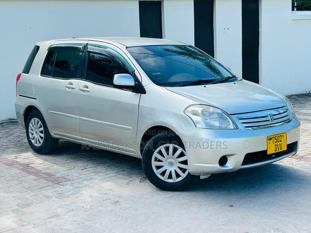 Toyota Raum 2005 Silver