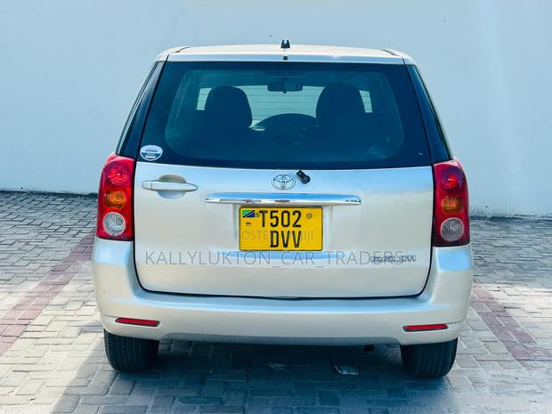 Toyota Raum 2005 Silver