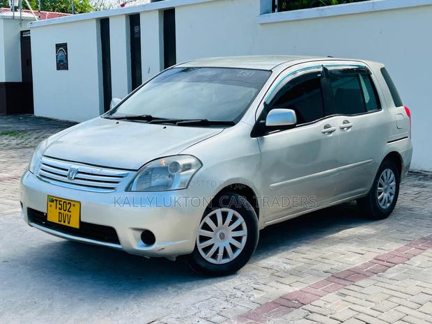 Toyota Raum 2005 Silver