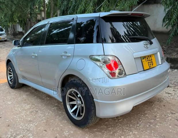 Toyota IST 2004 Silver