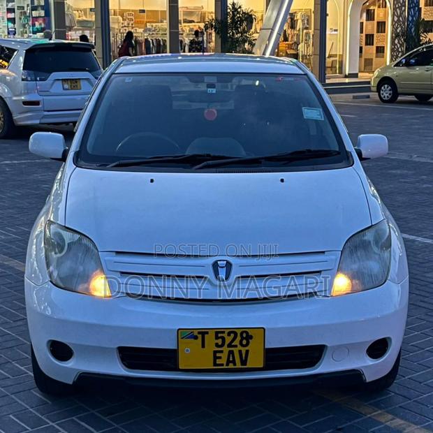 Toyota IST 2005 White
