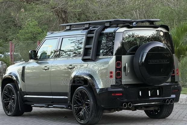Land Rover Defender 2022 Green