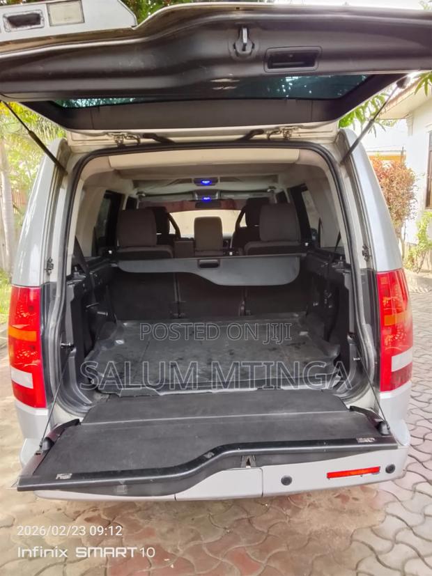 Land Rover Discovery 2010 Silver
