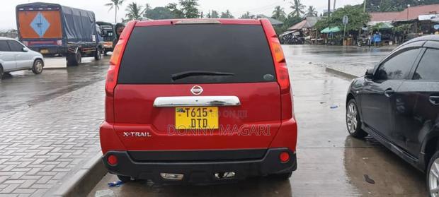 Nissan X-Trail 2010 Red