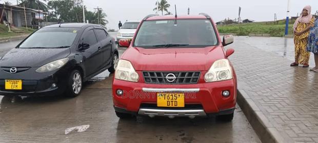 Nissan X-Trail 2010 Red