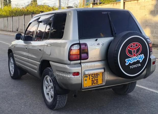 Toyota RAV4 Automatic 2000 Silver