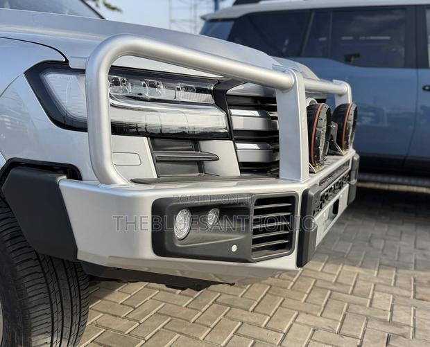 Toyota Land Cruiser 2024 Silver
