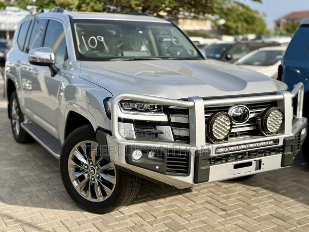Toyota Land Cruiser 2024 Silver