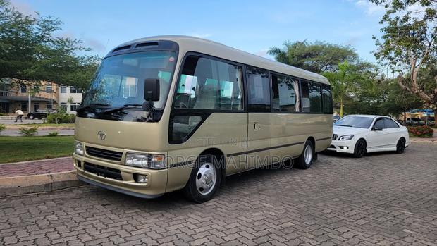 Toyota Coaster 2003 Gold