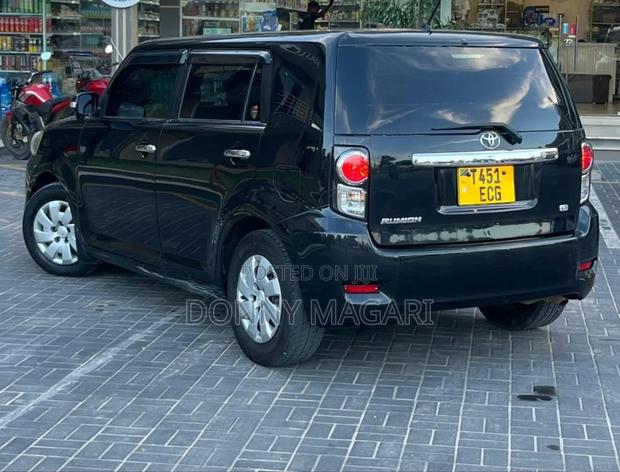 Toyota Corolla Rumion 2012 Black