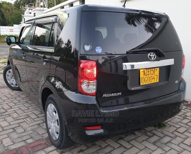 Toyota Corolla Rumion 2010 Black