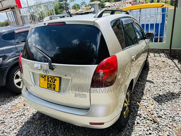 Toyota Corolla Spacio 2004 Silver