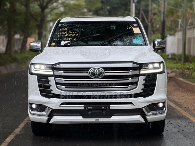 Toyota Land Cruiser 2024 White