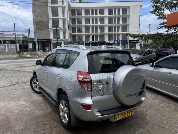 Toyota RAV4 2.5 2010 Silver