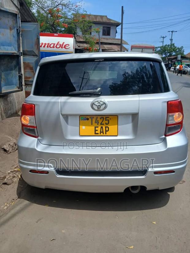 Toyota IST 2010 Silver