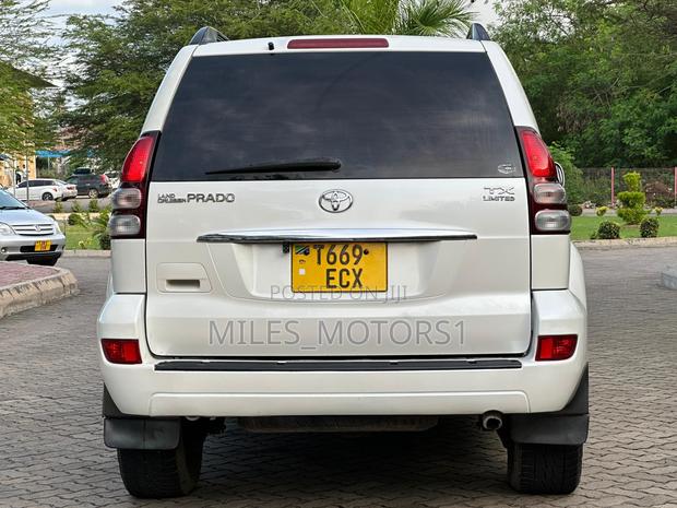 Toyota Land Cruiser Prado 2006 White
