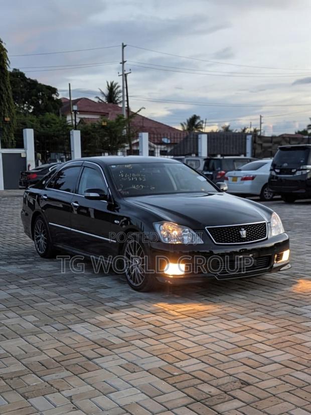 Toyota Crown 2005 Black