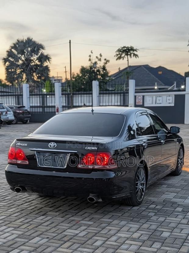 Toyota Crown 2005 Black