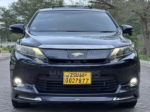 Toyota Harrier 2.0 2015 Black