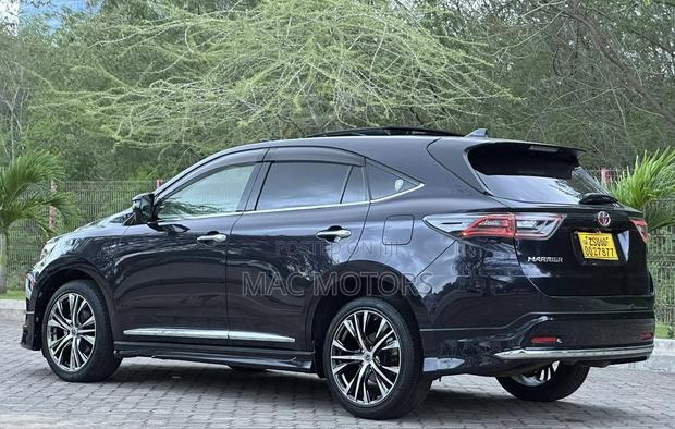 Toyota Harrier 2.0 2015 Black